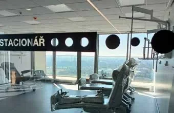 Interiér s výhledem do krajiny